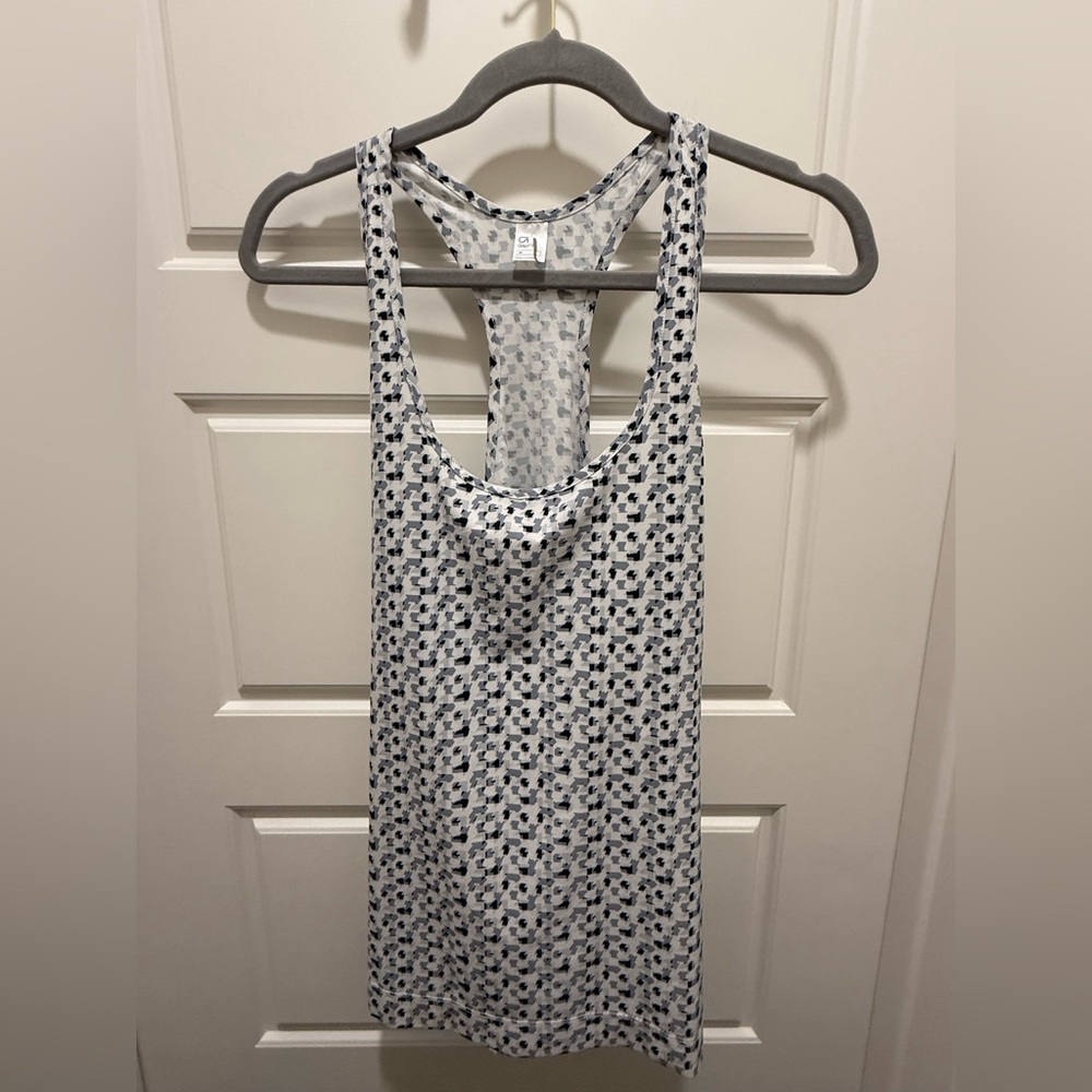 Gapfit. Women’s Geometric Print Racer Back Tank. Size Medium.